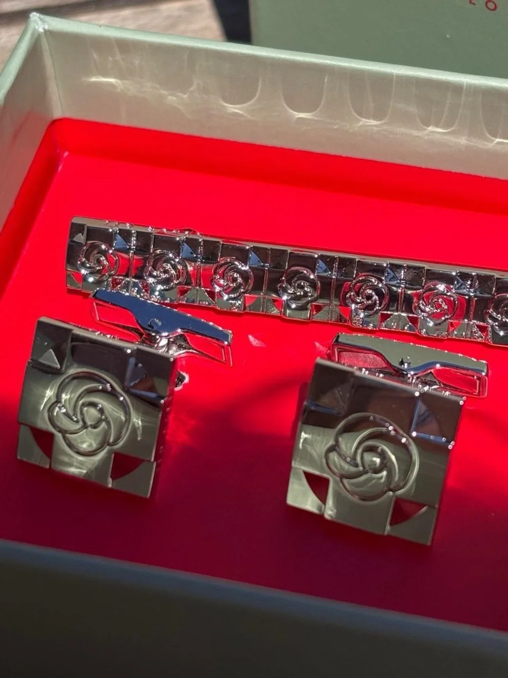 Ted Baker Silver Tone Floral Motif Cufflinks and Tie Bar Set